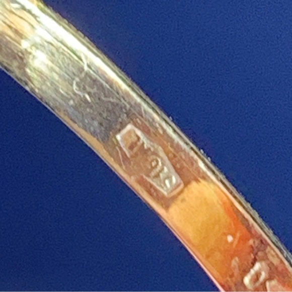 Beautiful Midcentury 18K Gold Ring with Ruby Colored Gemstone - Picture 12 of 17